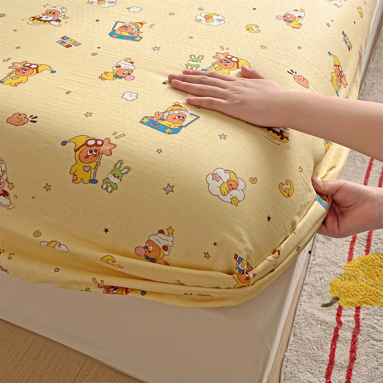 91家纺网 家纺一手货源 找家纺 名兮家居 2026新款全棉纯棉A类卡通时尚风双层纱床笠单品床笠床笠单件 双层纱-奶黄星仔