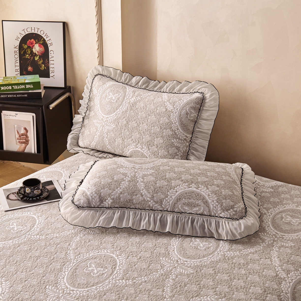 91家纺网 家纺一手货源 找家纺 梵克保罗 2026春夏新款PE乙纶冰豆豆双色提花床裙款凉席席子三件套-蝶舞花间系列 蝶舞花间-香槟