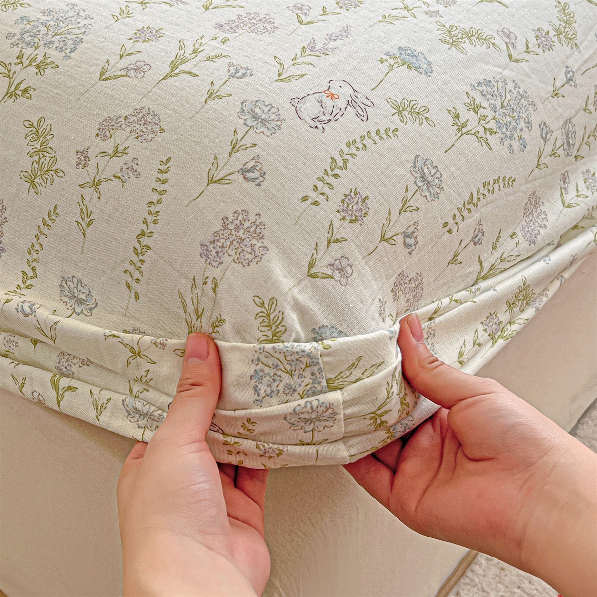 91家纺网 家纺一手货源 找家纺 名兮家居 2026新款全棉纯棉A类卡通时尚风双层纱床笠单品床笠床笠单件 双层纱-晴天兔