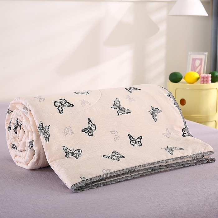 91家纺网 家纺一手货源 找家纺 米萝家居 2026新款100%棉花夏被四件套双层纱夏凉被空调被 被子被芯直播【风格二】 蝶舞