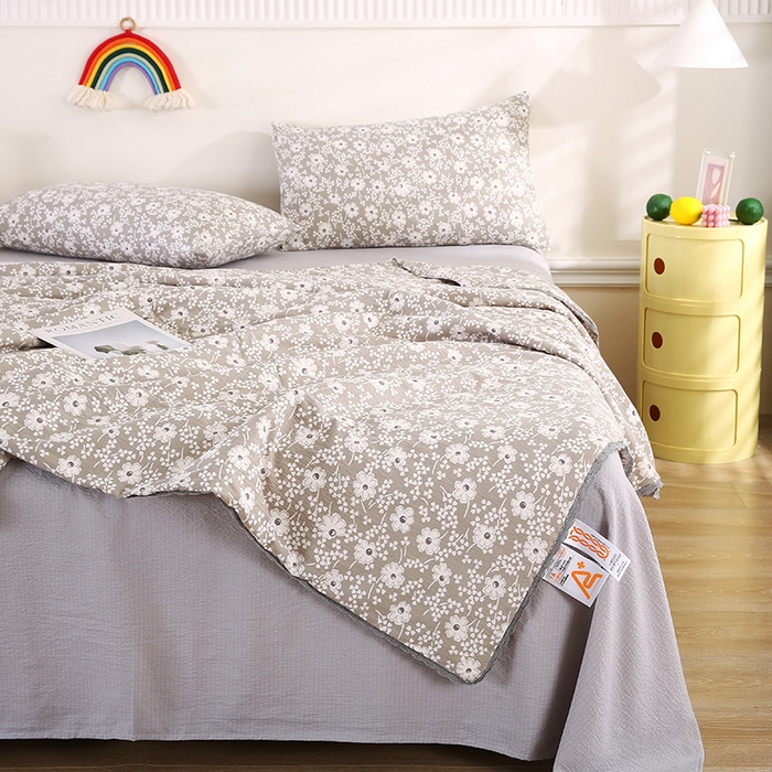 91家纺网 家纺一手货源 找家纺 米萝家居 2026新款100%棉花夏被四件套双层纱夏凉被空调被 被子被芯直播【风格二】 灰韵花簇