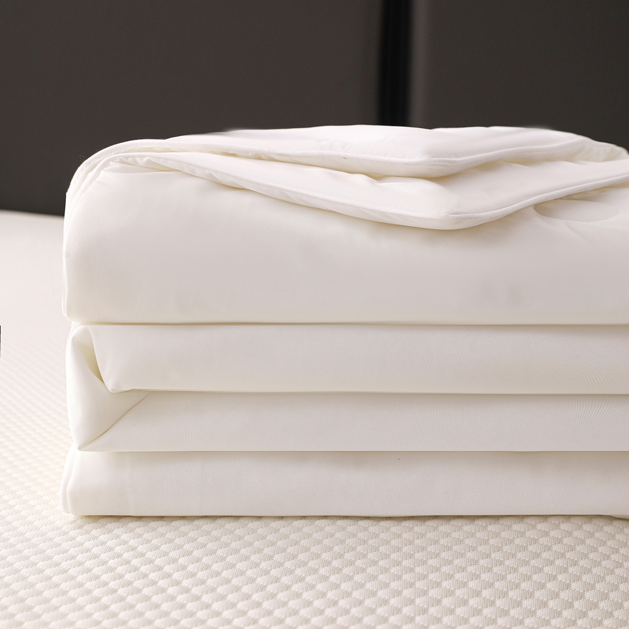 91家纺网 家纺一手货源 找家纺 （总）富馨莱 2026新款PE乙纶高克重豆豆凉席凉感丝夏被四件套