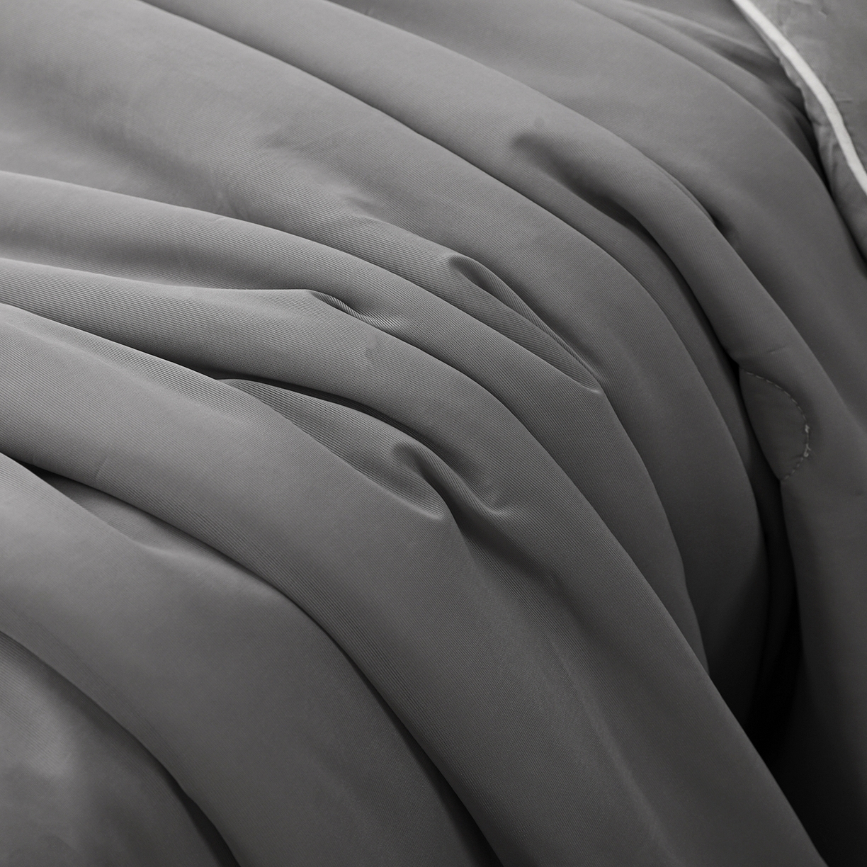 91家纺网 家纺一手货源 找家纺 富馨莱 2026新款PE乙纶高克重豆豆凉席凉感丝夏被四件套 冰灰色