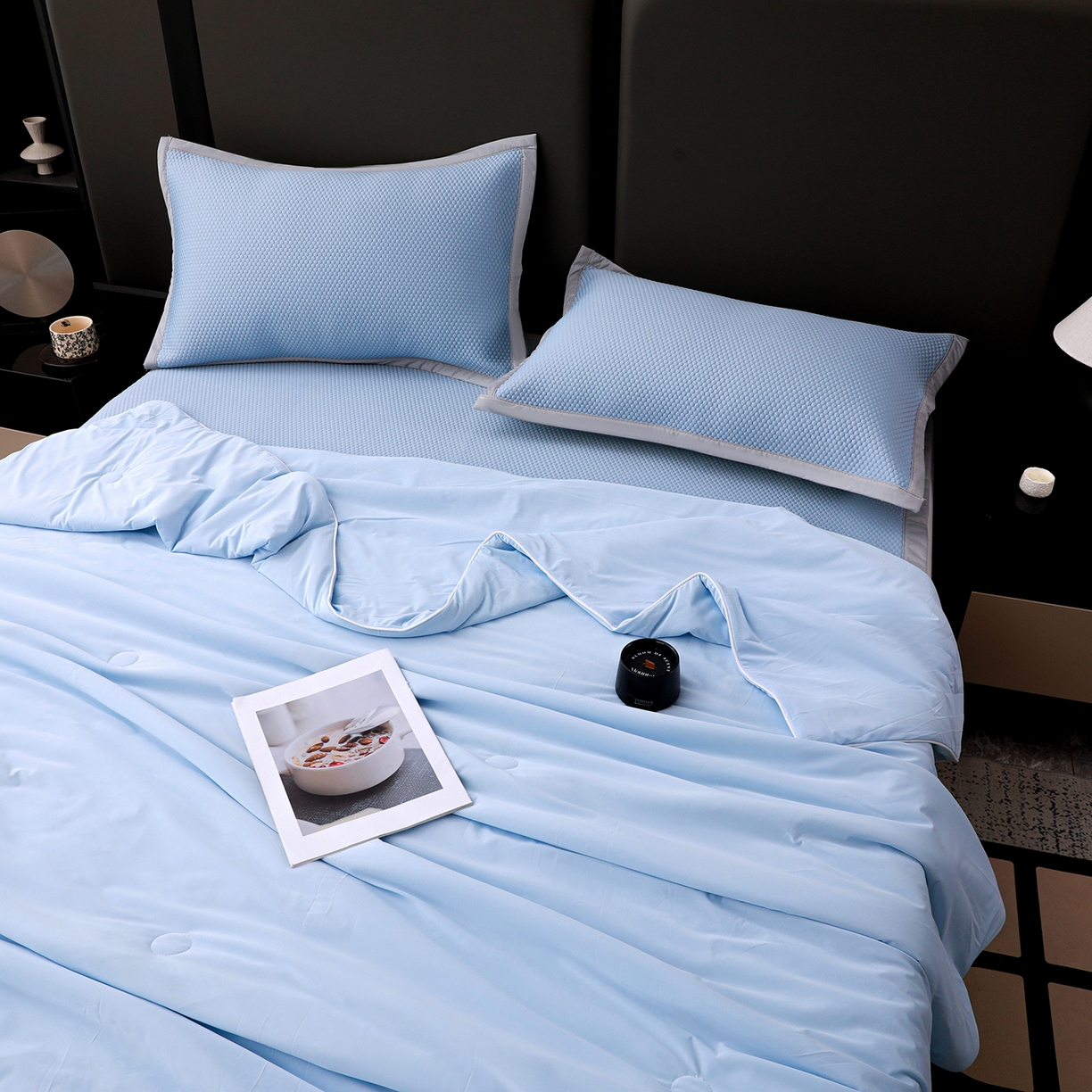 91家纺网 家纺一手货源 找家纺 富馨莱 2026新款PE乙纶高克重豆豆凉席凉感丝夏被四件套 冰蓝色