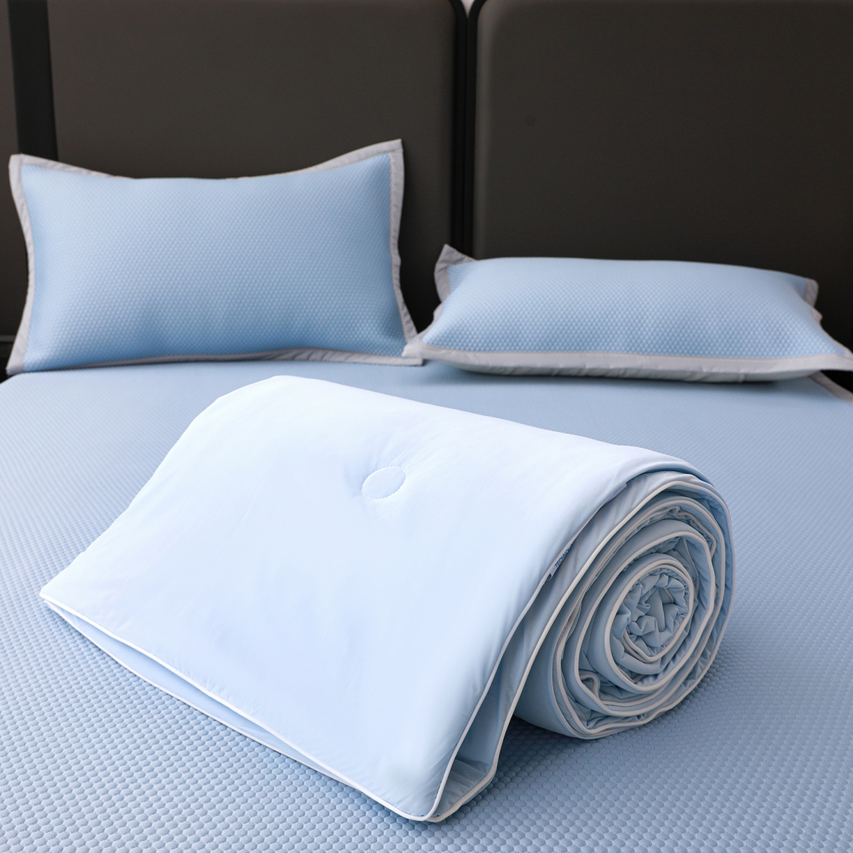 91家纺网 家纺一手货源 找家纺 富馨莱 2026新款PE乙纶高克重豆豆凉席凉感丝夏被四件套 冰蓝色