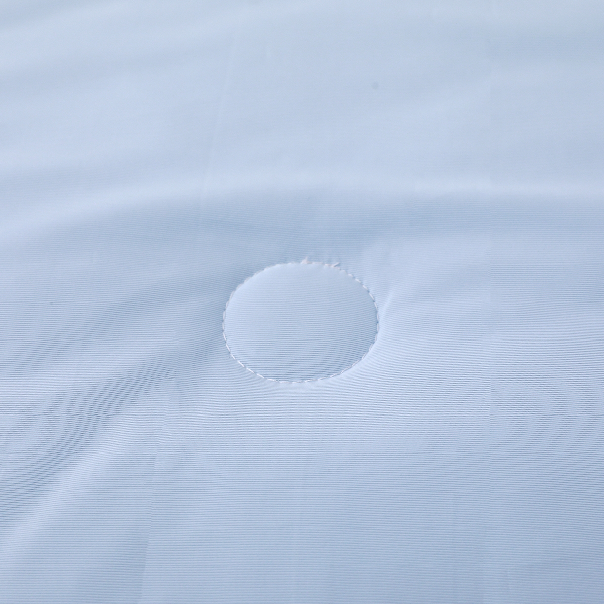 91家纺网 家纺一手货源 找家纺 富馨莱 2026新款PE乙纶高克重豆豆凉席凉感丝夏被四件套 冰蓝色