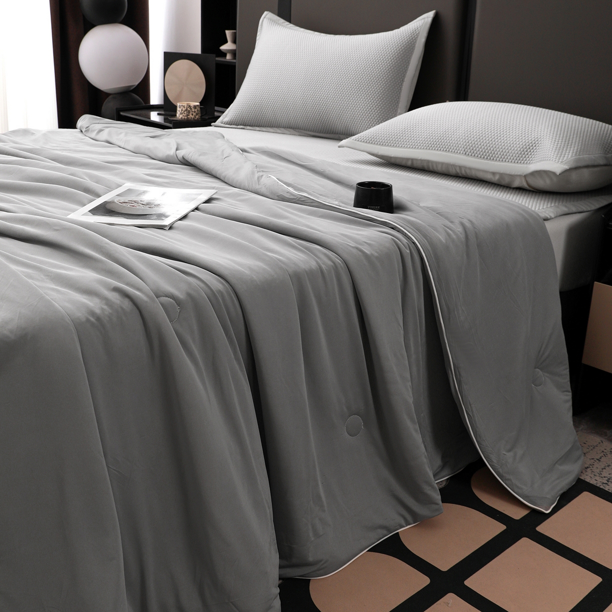 91家纺网 家纺一手货源 找家纺 富馨莱 2026新款PE乙纶高克重豆豆凉席凉感丝夏被四件套 冰灰色