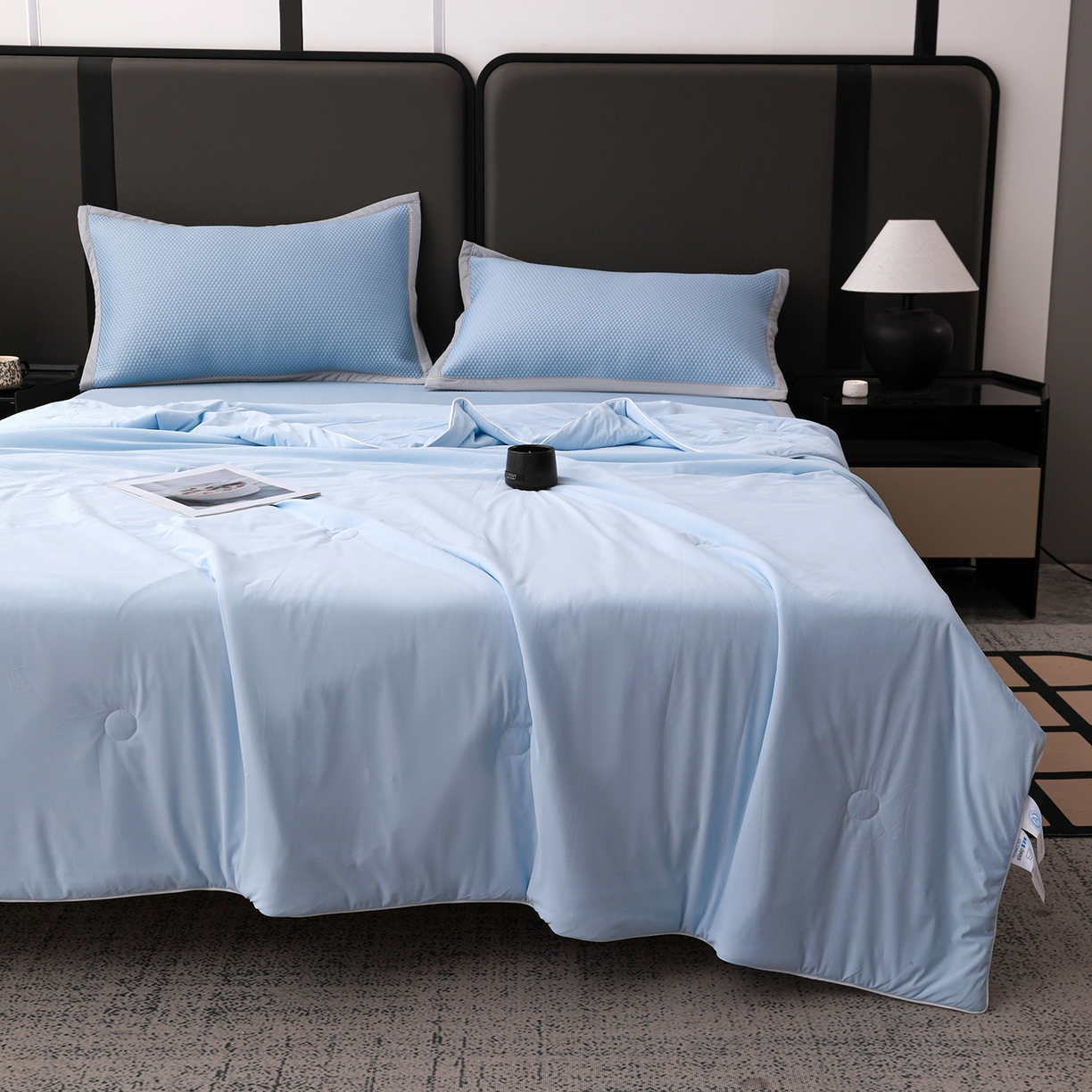 91家纺网 家纺一手货源 找家纺 富馨莱 2026新款PE乙纶高克重豆豆凉席凉感丝夏被四件套 冰蓝色