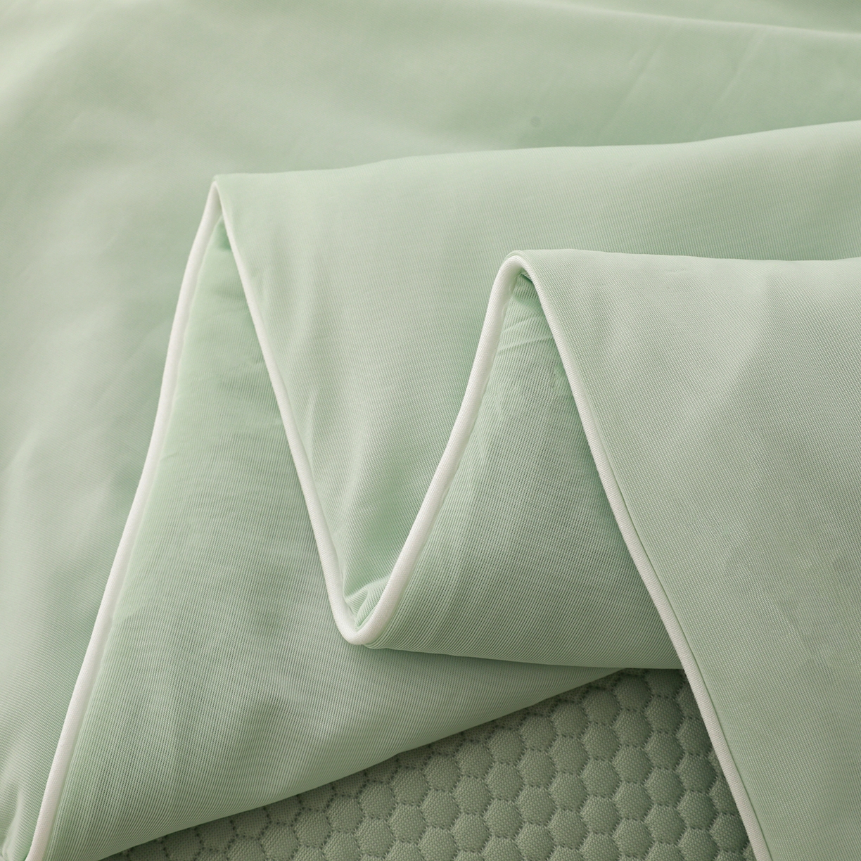 91家纺网 家纺一手货源 找家纺 富馨莱 2026新款PE乙纶高克重豆豆凉席凉感丝夏被四件套 冰绿色