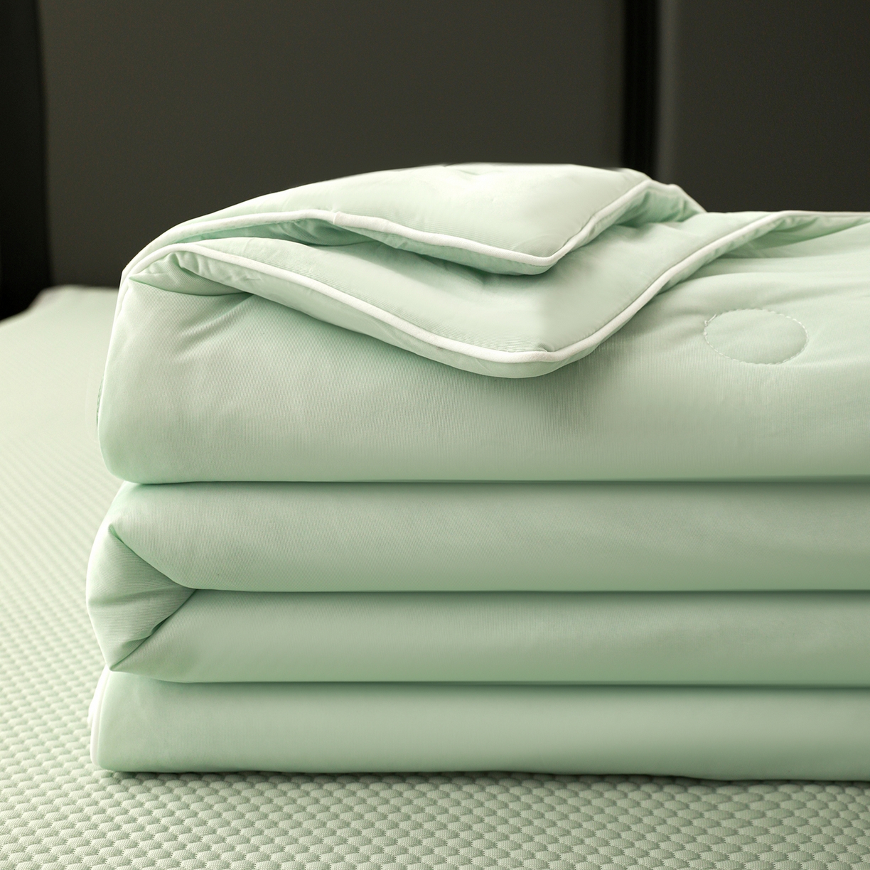 91家纺网 家纺一手货源 找家纺 富馨莱 2026新款PE乙纶高克重豆豆凉席凉感丝夏被四件套 冰绿色