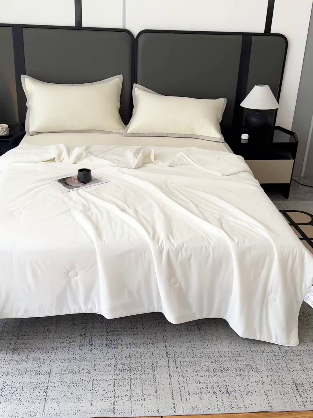 91家纺网 家纺一手货源 找家纺 富馨莱 2026新款PE乙纶高克重豆豆凉席凉感丝夏被四件套 冰白色