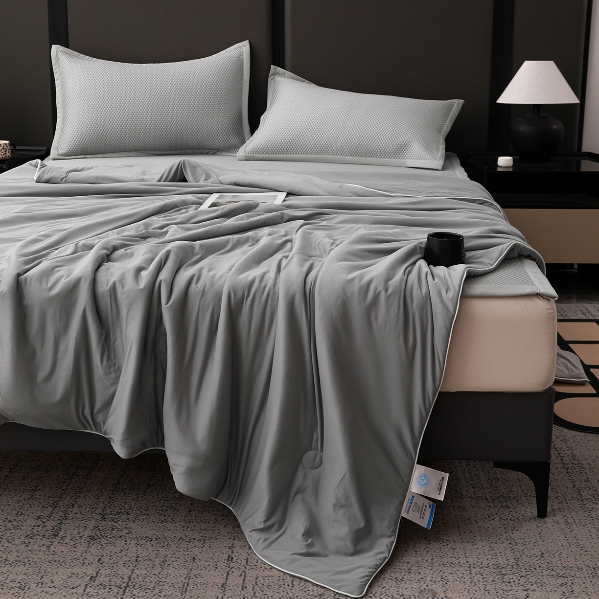 91家纺网 家纺一手货源 找家纺 富馨莱 2026新款PE乙纶高克重豆豆凉席凉感丝夏被四件套 冰灰色