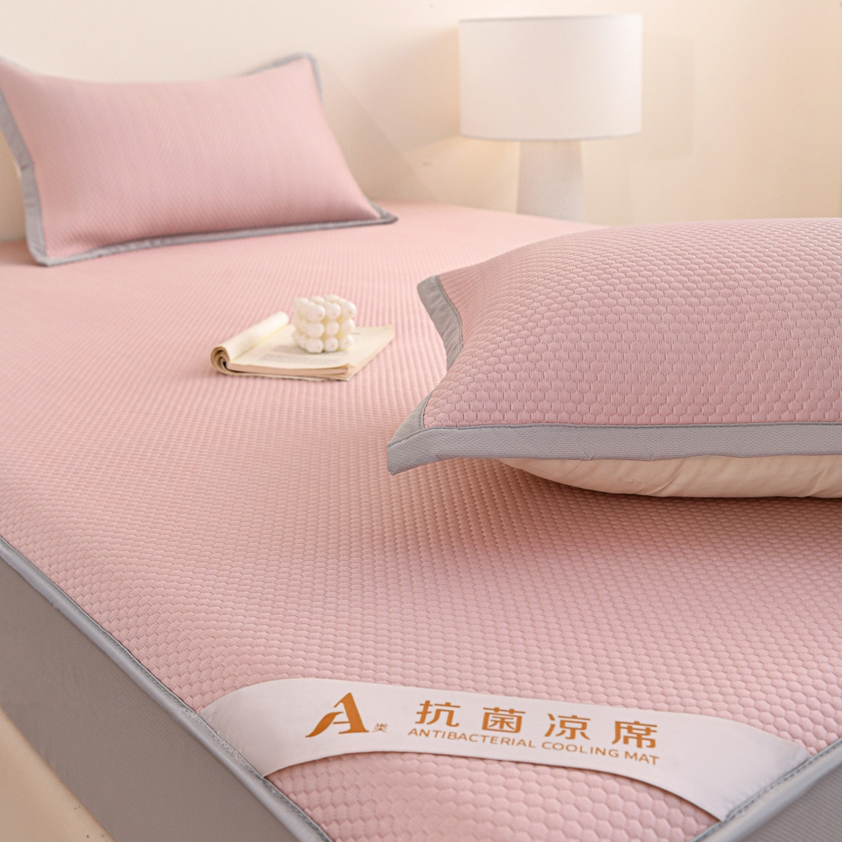 91家纺网 家纺一手货源 找家纺 富馨莱 2026新款PE乙纶高克重冰豆豆席凉感凉席单件床笠款支持一件定做尺寸学生宿舍 冰粉色