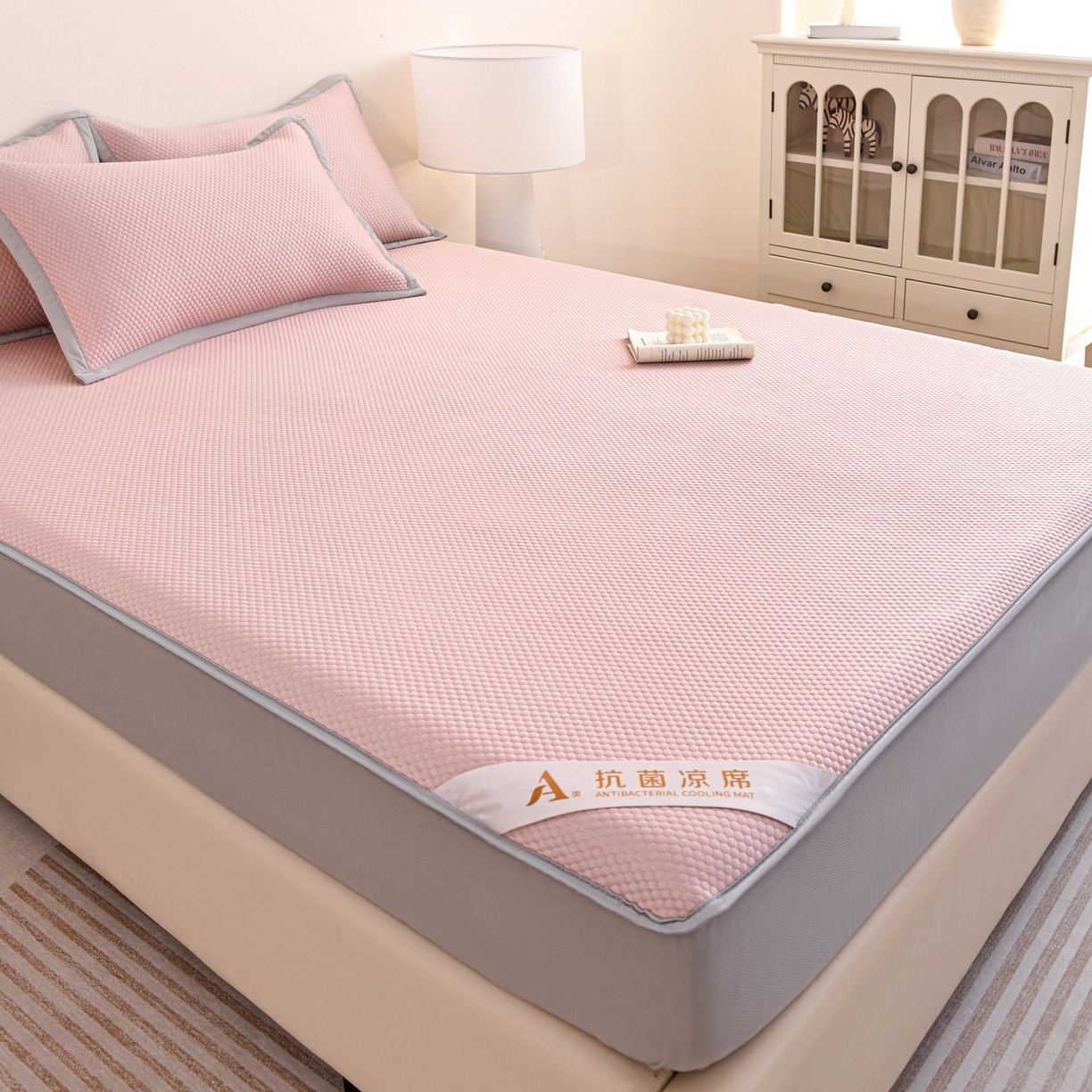 91家纺网 家纺一手货源 找家纺 富馨莱 2026新款PE乙纶高克重冰豆豆席凉感凉席单件床笠款支持一件定做尺寸学生宿舍 冰粉色