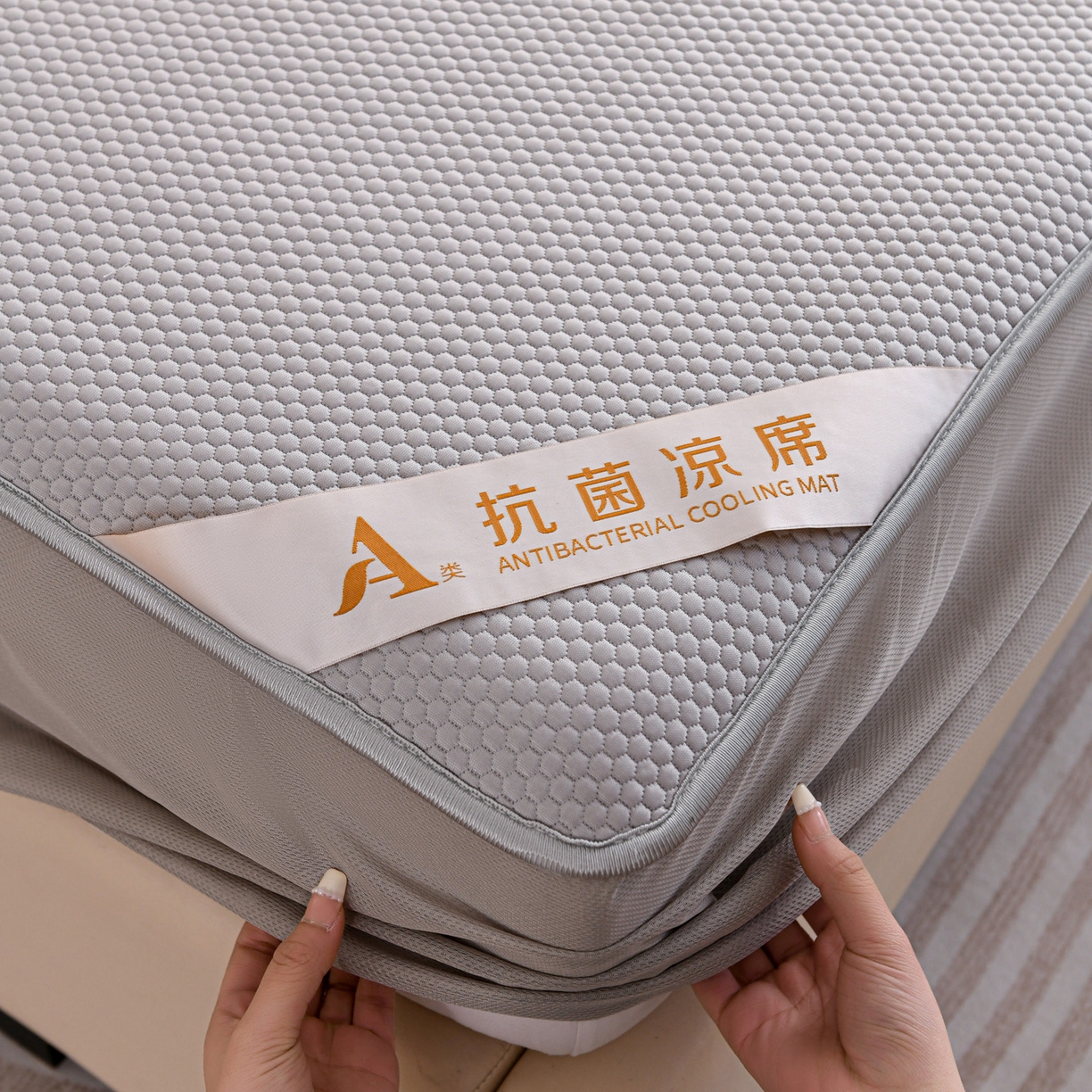 91家纺网 家纺一手货源 找家纺 富馨莱 2026新款PE乙纶高克重冰豆豆席凉感凉席单件床笠款支持一件定做尺寸学生宿舍 冰灰色