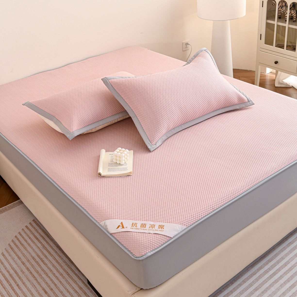 91家纺网 家纺一手货源 找家纺 富馨莱 2026新款PE乙纶高克重冰豆豆席凉感凉席单件床笠款支持一件定做尺寸学生宿舍 冰粉色