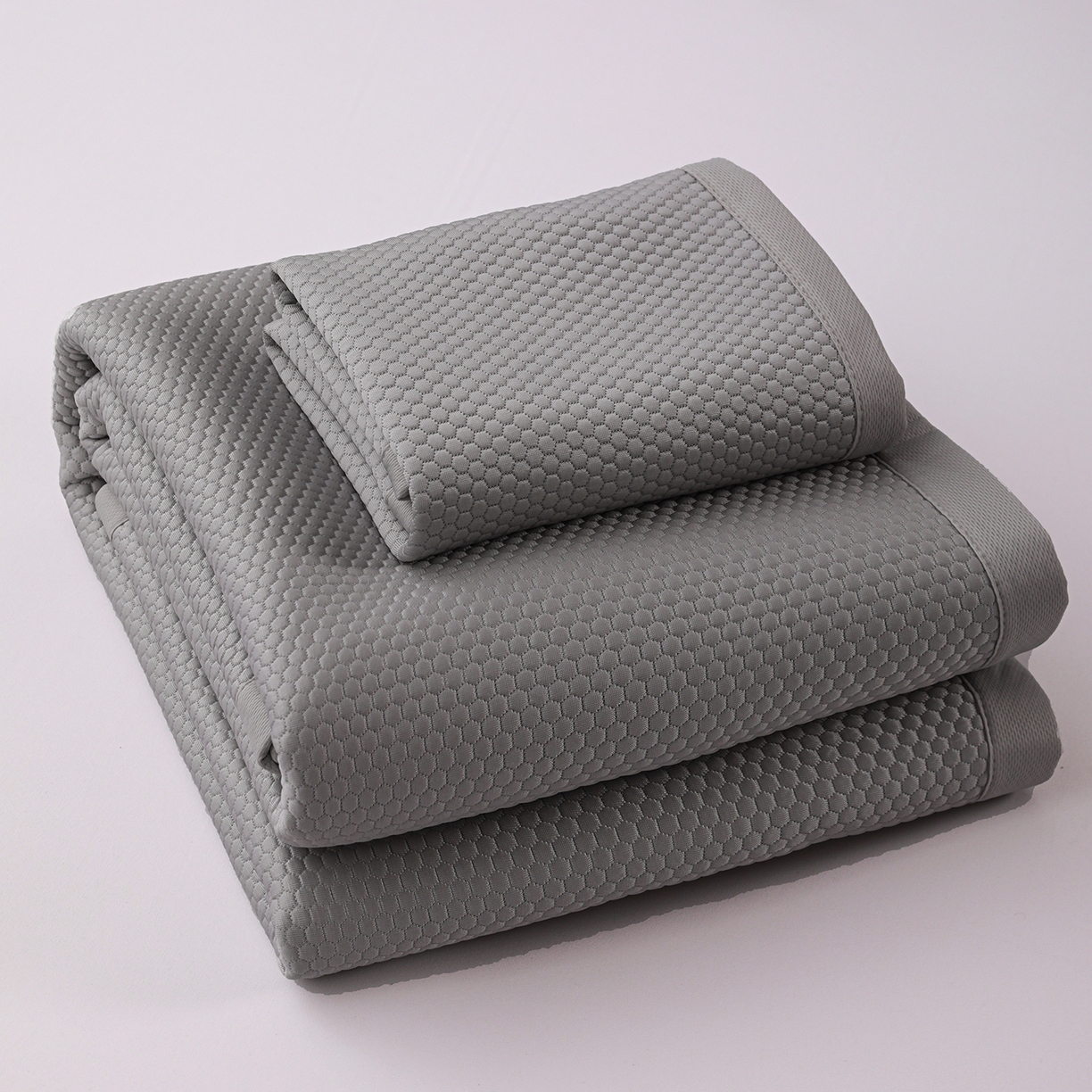 91家纺网 家纺一手货源 找家纺 富馨莱 2026新款PE乙纶高克重冰豆豆席凉感凉席单件平铺款学生宿舍支持一件定制尺寸 冰灰色