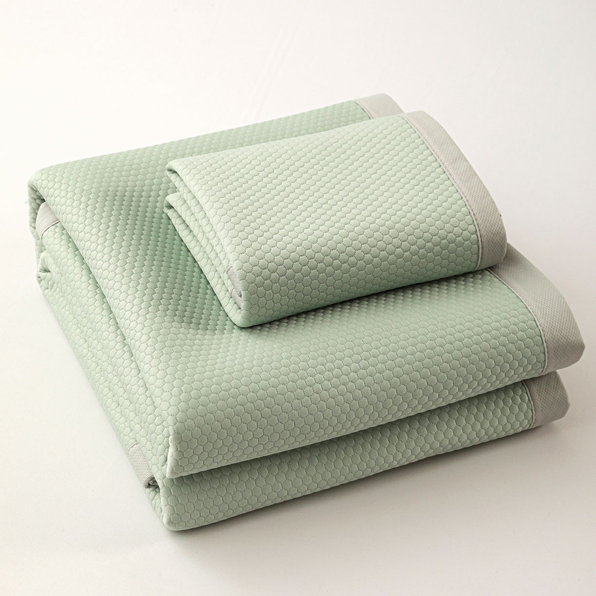 91家纺网 家纺一手货源 找家纺 富馨莱 2026新款PE乙纶高克重冰豆豆席凉感凉席单件平铺款学生宿舍支持一件定制尺寸 冰绿色