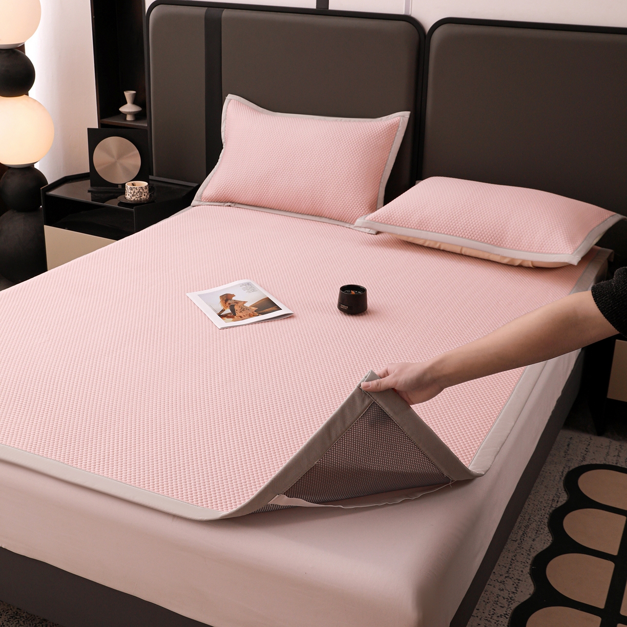 91家纺网 家纺一手货源 找家纺 富馨莱 2026新款PE乙纶高克重冰豆豆席凉感凉席单件平铺款学生宿舍支持一件定制尺寸 冰粉色