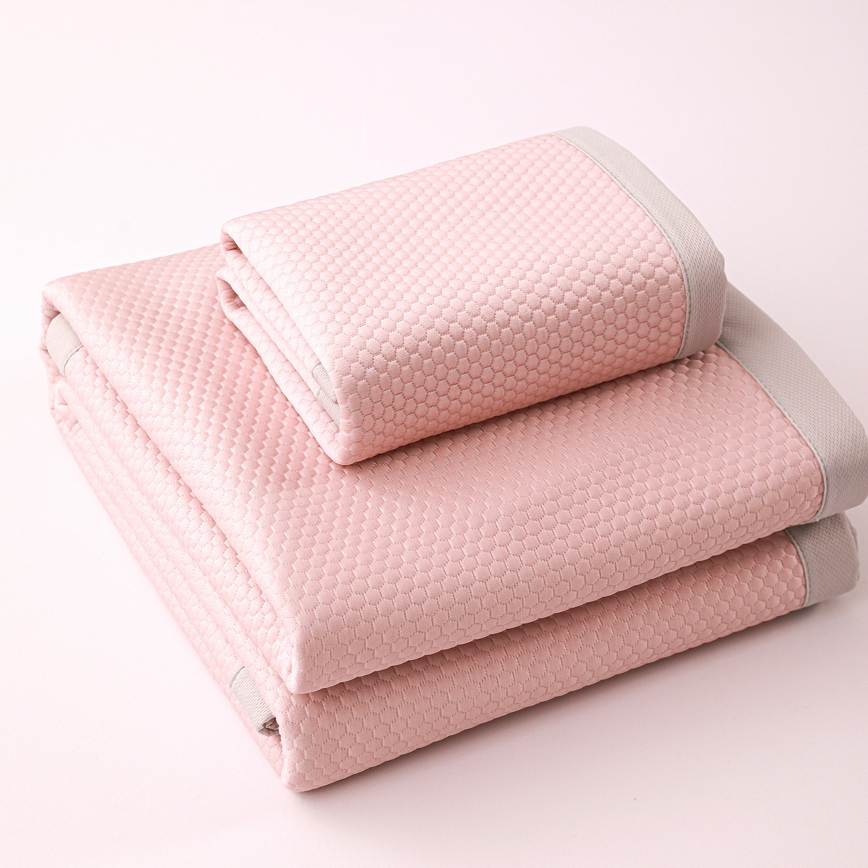 91家纺网 家纺一手货源 找家纺 富馨莱 2026新款PE乙纶高克重冰豆豆席凉感凉席单件平铺款学生宿舍支持一件定制尺寸 冰粉色