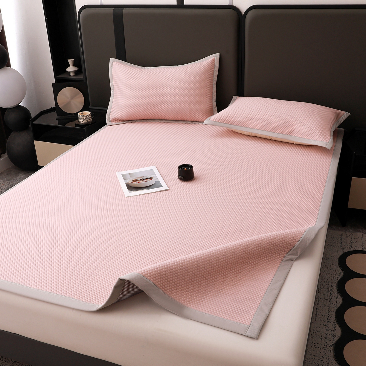 91家纺网 家纺一手货源 找家纺 富馨莱 2026新款PE乙纶高克重冰豆豆席凉感凉席单件平铺款学生宿舍支持一件定制尺寸 冰粉色