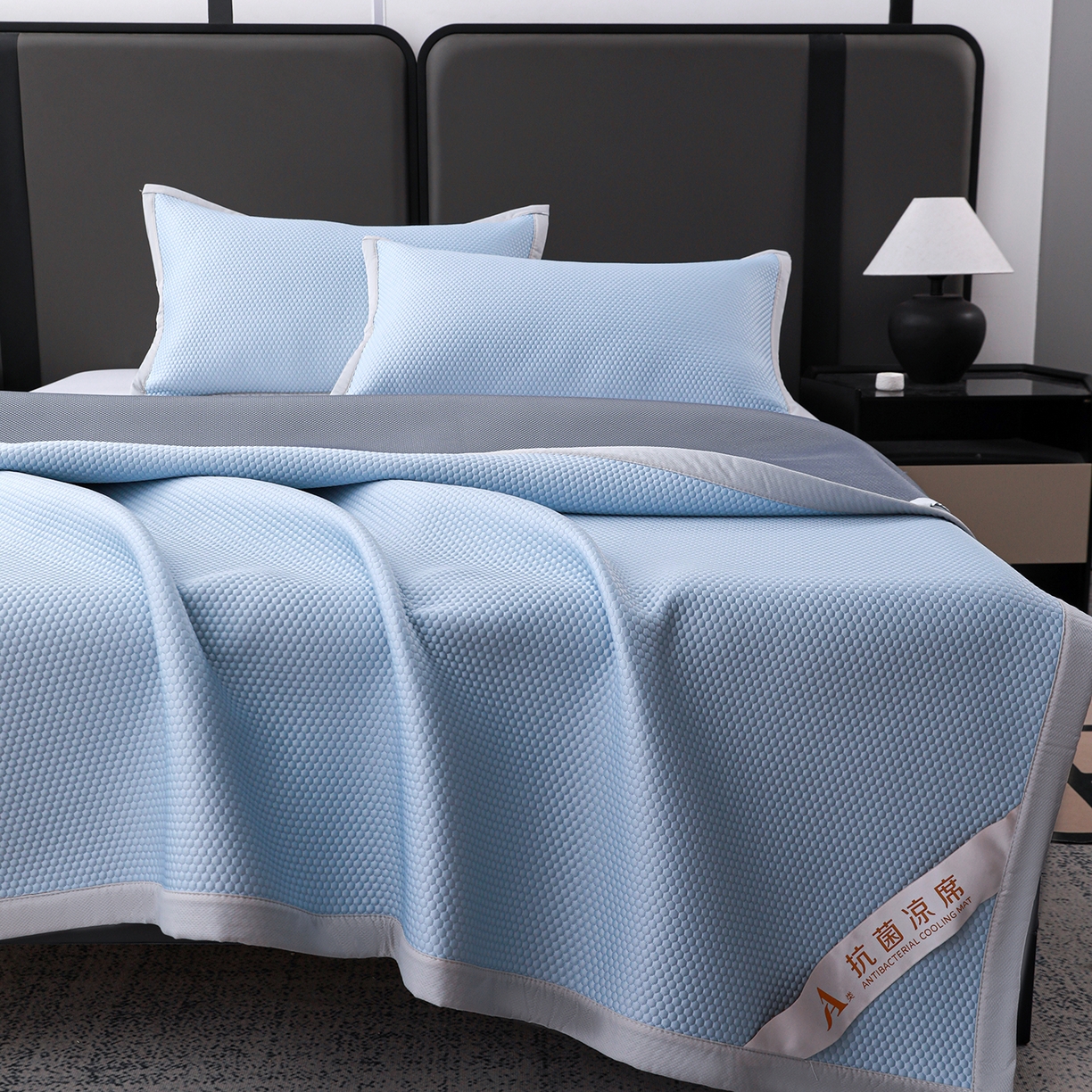 91家纺网 家纺一手货源 找家纺 富馨莱 2026新款PE乙纶高克重冰豆豆席凉感凉席单件平铺款学生宿舍支持一件定制尺寸 冰蓝色