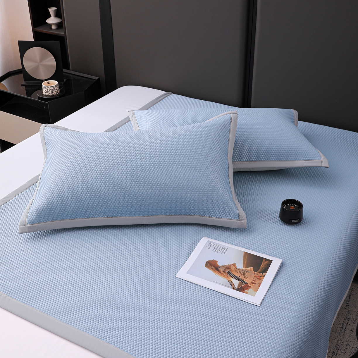 91家纺网 家纺一手货源 找家纺 富馨莱 2026新款PE乙纶高克重冰豆豆席凉感凉席单件平铺款学生宿舍支持一件定制尺寸 冰蓝色