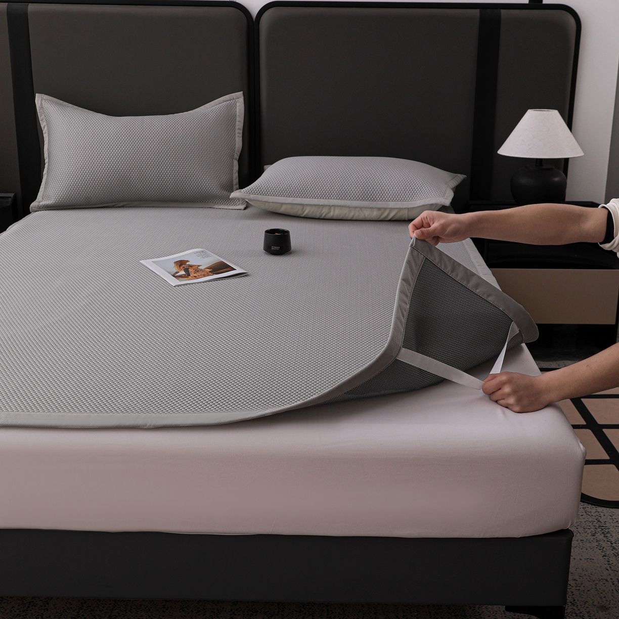 91家纺网 家纺一手货源 找家纺 富馨莱 2026新款PE乙纶高克重冰豆豆席凉感凉席单件平铺款学生宿舍支持一件定制尺寸 冰灰色