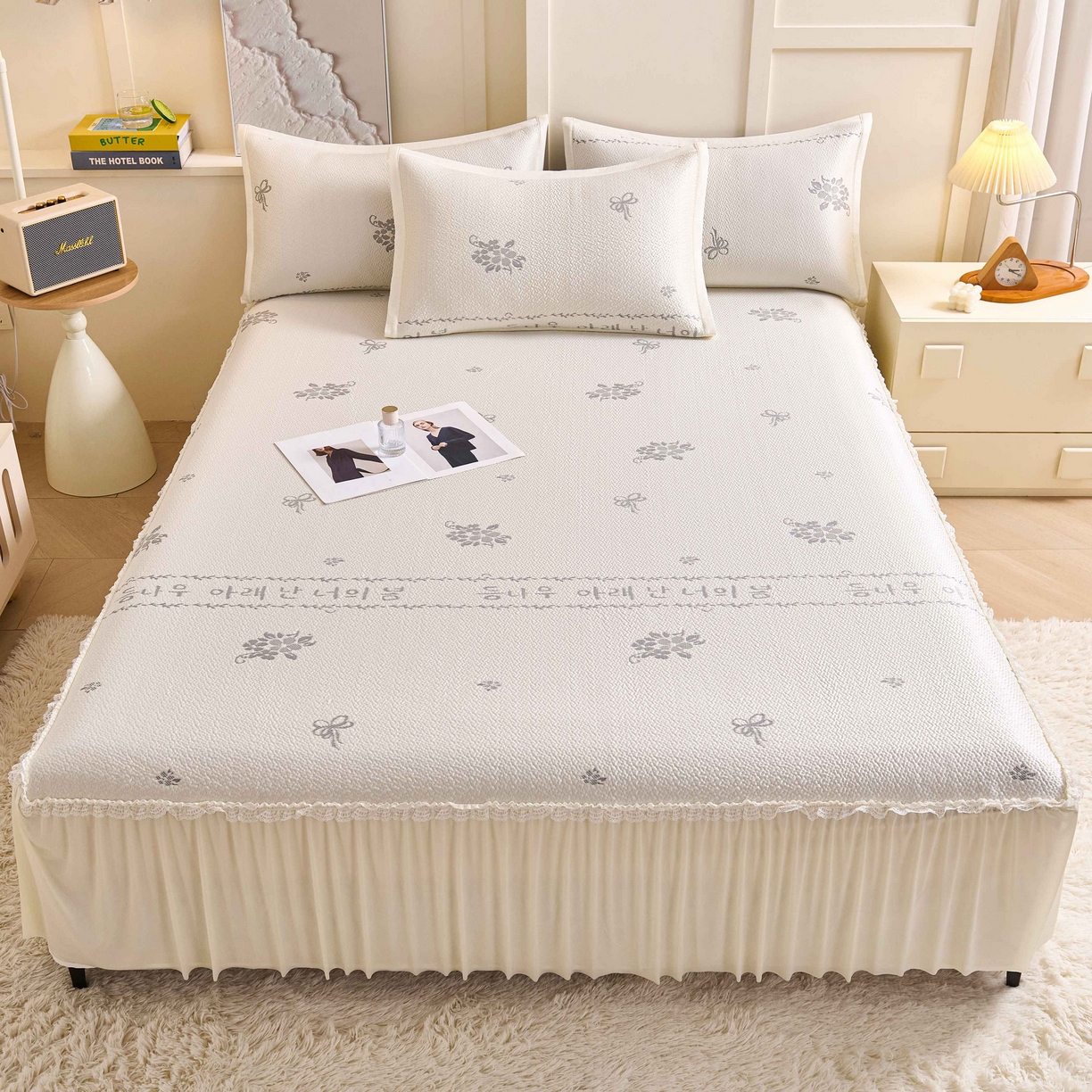 91家纺网 家纺一手货源 找家纺 （总）梵克保罗 2026春夏新款PE乙纶凉感因子冰豆豆韩系蕾丝提花床裙款凉席三件套-韩系系列