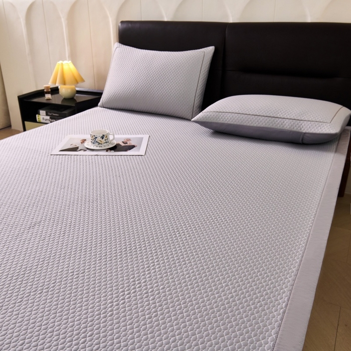 91家纺网 家纺一手货源 找家纺 （总）梵克保罗 2026春夏新款PE中分子凉席三件套纯色平铺豆豆席凉席席子-四叶草系列