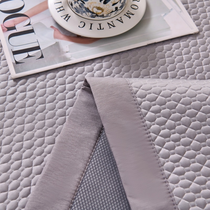 91家纺网 家纺一手货源 找家纺 （总）梵克保罗 2026春夏新款PE中分子凉席三件套纯色平铺豆豆席凉席席子-四叶草系列