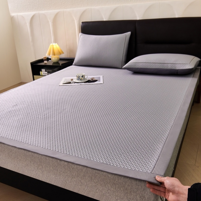 91家纺网 家纺一手货源 找家纺 （总）梵克保罗 2026春夏新款PE中分子凉席三件套纯色平铺豆豆席凉席席子-四叶草系列