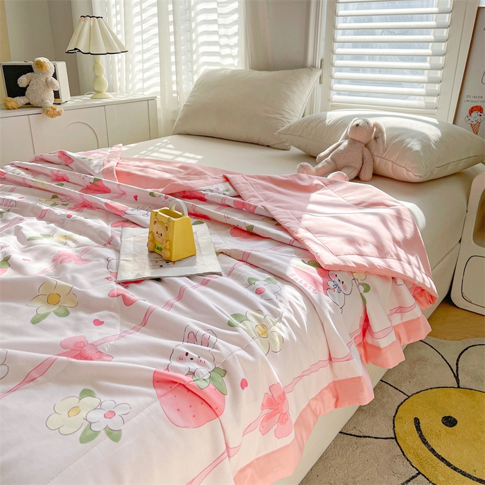 91家纺网 家纺一手货源 找家纺 米萝家居 2026新款全棉夏凉被纯棉空调被印花夏被【风格二】 草莓粉兔