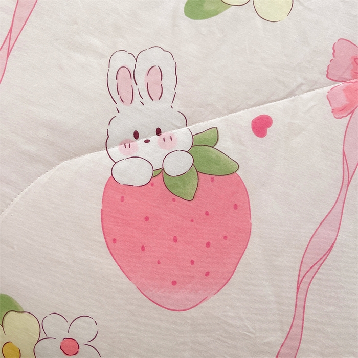 91家纺网 家纺一手货源 找家纺 米萝家居 2026新款全棉夏凉被纯棉空调被印花夏被【风格二】 草莓粉兔