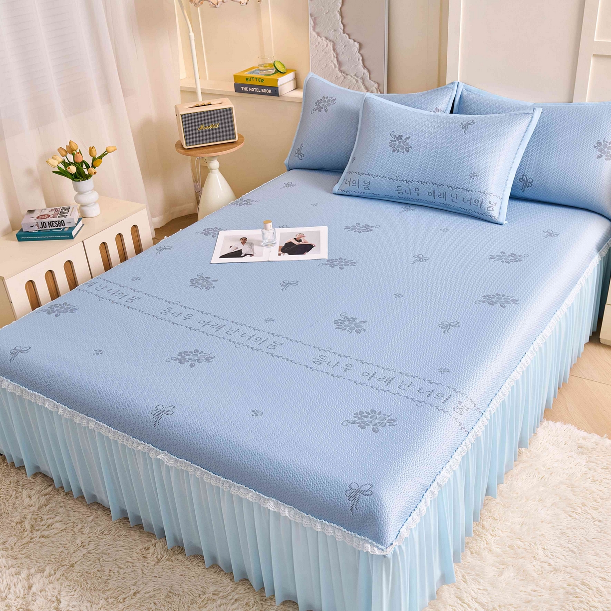 91家纺网 家纺一手货源 找家纺 梵克保罗 2026春夏新款PE乙纶凉感因子冰豆豆韩系蕾丝提花床裙款凉席三件套-韩系系列 韩系-冰川蓝