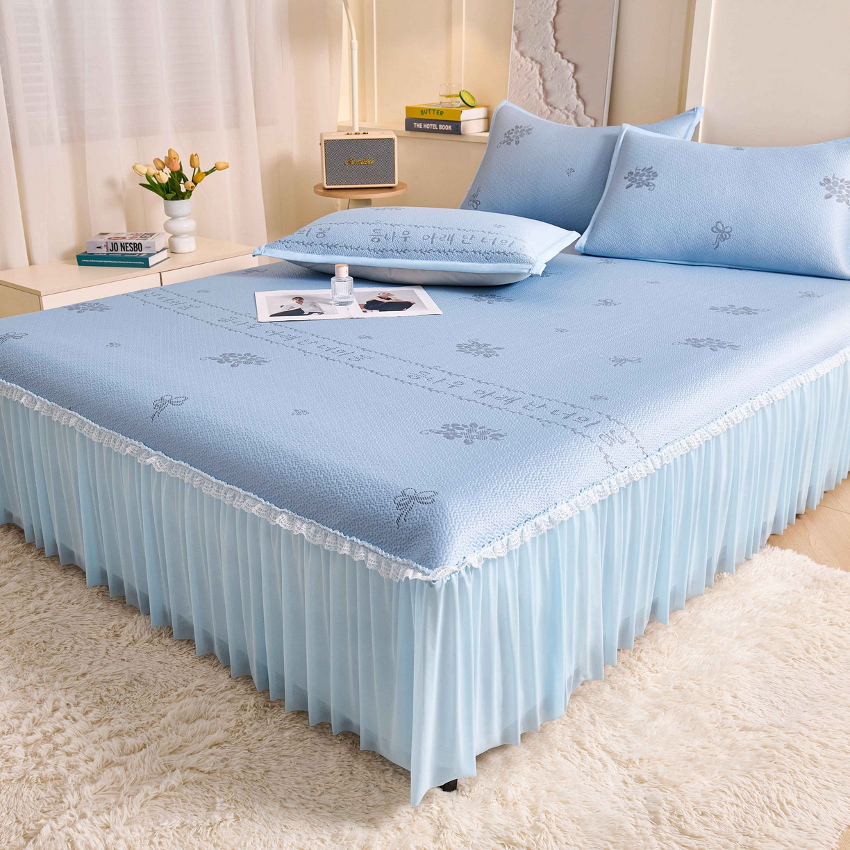 91家纺网 家纺一手货源 找家纺 梵克保罗 2026春夏新款PE乙纶凉感因子冰豆豆韩系蕾丝提花床裙款凉席三件套-韩系系列 韩系-冰川蓝