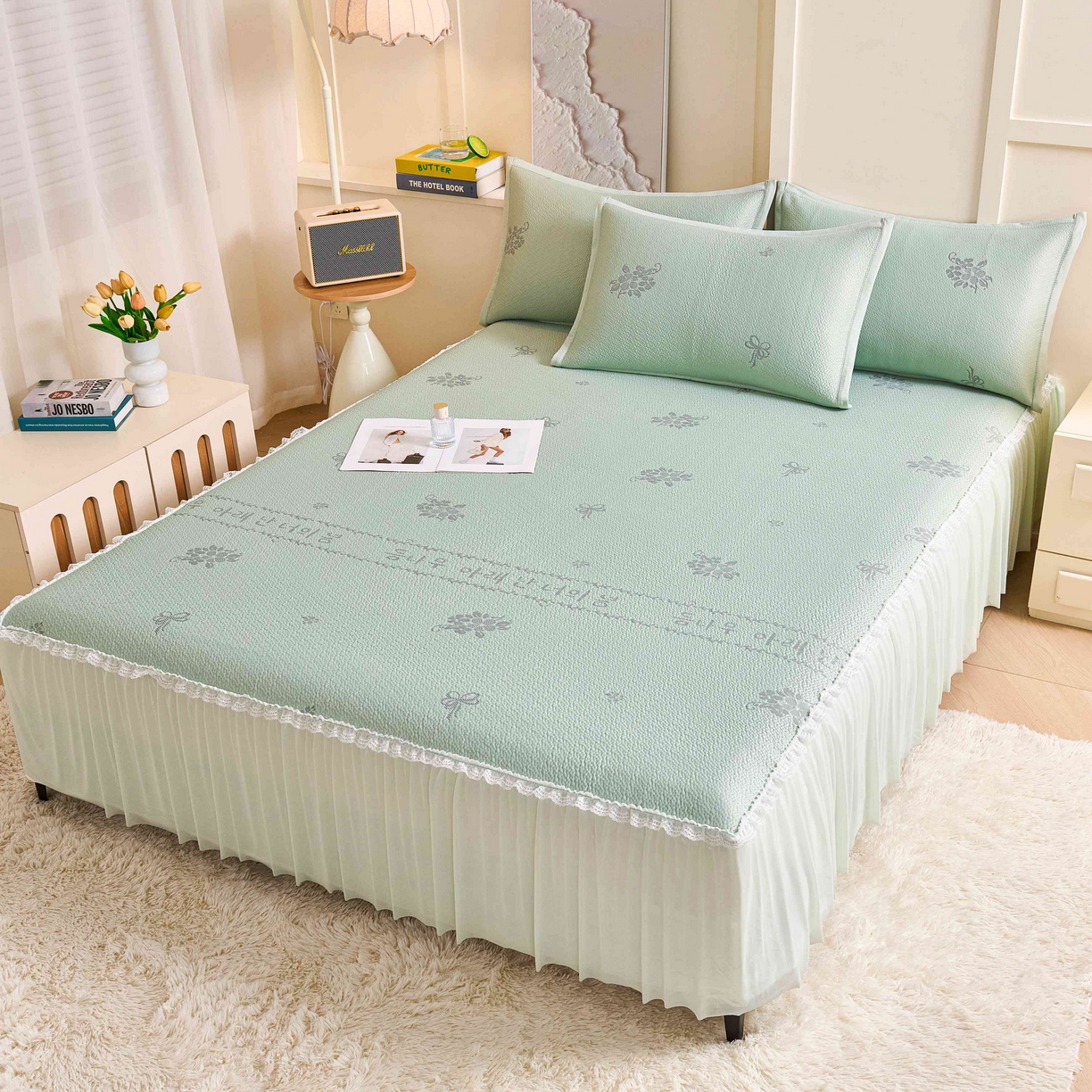 91家纺网 家纺一手货源 找家纺 梵克保罗 2026春夏新款PE乙纶凉感因子冰豆豆韩系蕾丝提花床裙款凉席三件套-韩系系列 韩系-清水绿