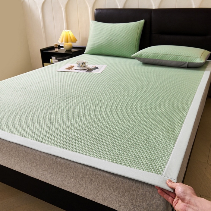 91家纺网 家纺一手货源 找家纺 梵克保罗 2026春夏新款PE中分子凉席三件套纯色平铺豆豆席凉席席子-四叶草系列 四叶草-清新绿