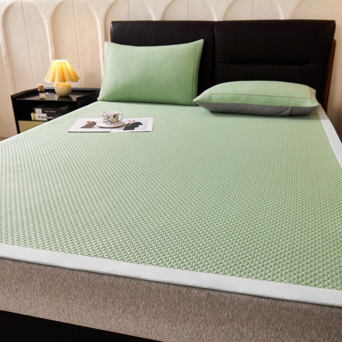 91家纺网 家纺一手货源 找家纺 梵克保罗 2026春夏新款PE中分子凉席三件套纯色平铺豆豆席凉席席子-四叶草系列 四叶草-清新绿