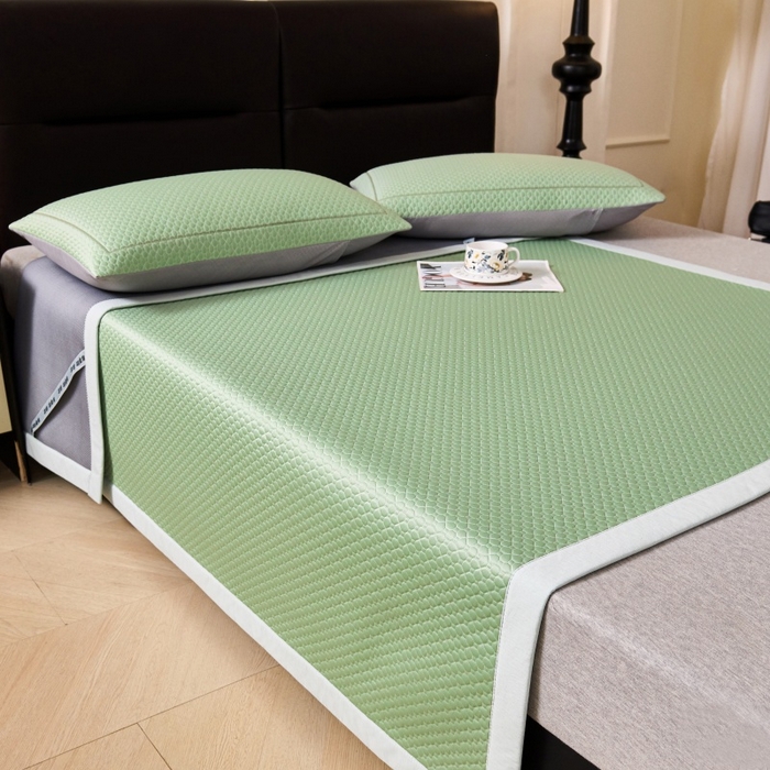91家纺网 家纺一手货源 找家纺 梵克保罗 2026春夏新款PE中分子凉席三件套纯色平铺豆豆席凉席席子-四叶草系列 四叶草-清新绿