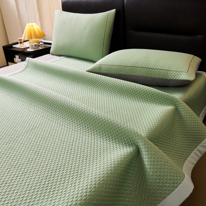 91家纺网 家纺一手货源 找家纺 梵克保罗 2026春夏新款PE中分子凉席三件套纯色平铺豆豆席凉席席子-四叶草系列 四叶草-清新绿