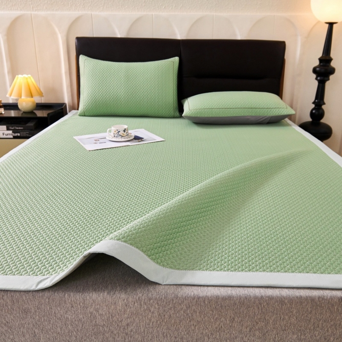 91家纺网 家纺一手货源 找家纺 梵克保罗 2026春夏新款PE中分子凉席三件套纯色平铺豆豆席凉席席子-四叶草系列 四叶草-清新绿