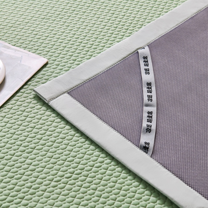 91家纺网 家纺一手货源 找家纺 梵克保罗 2026春夏新款PE中分子凉席三件套纯色平铺豆豆席凉席席子-四叶草系列 四叶草-清新绿