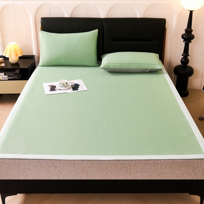 91家纺网 家纺一手货源 找家纺 梵克保罗 2026春夏新款PE中分子凉席三件套纯色平铺豆豆席凉席席子-四叶草系列 四叶草-清新绿