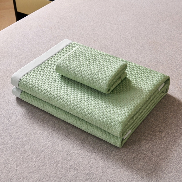 91家纺网 家纺一手货源 找家纺 梵克保罗 2026春夏新款PE中分子凉席三件套纯色平铺豆豆席凉席席子-四叶草系列 四叶草-清新绿