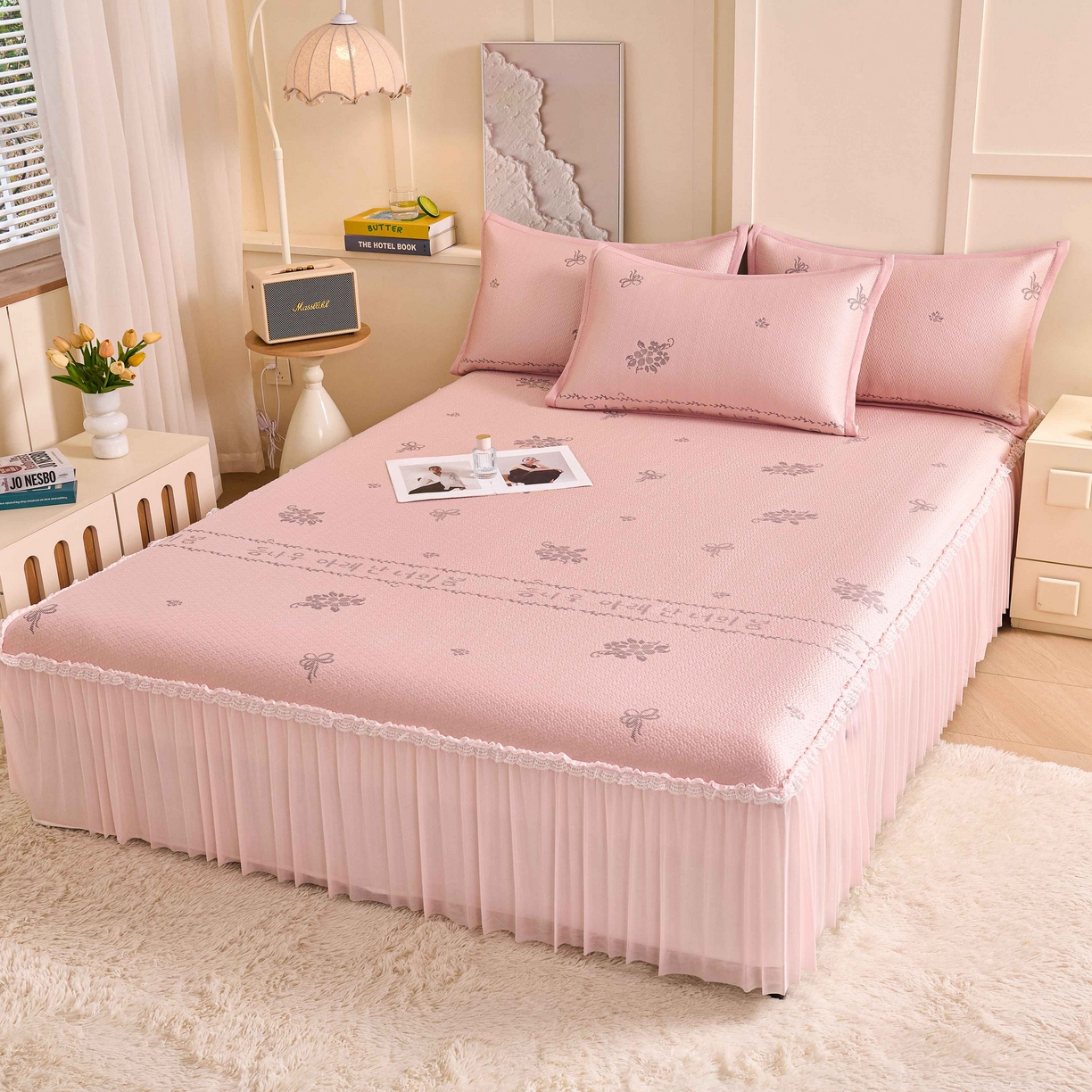 91家纺网 家纺一手货源 找家纺 梵克保罗 2026春夏新款PE乙纶凉感因子冰豆豆韩系蕾丝提花床裙款凉席三件套-韩系系列 韩系-仙女粉