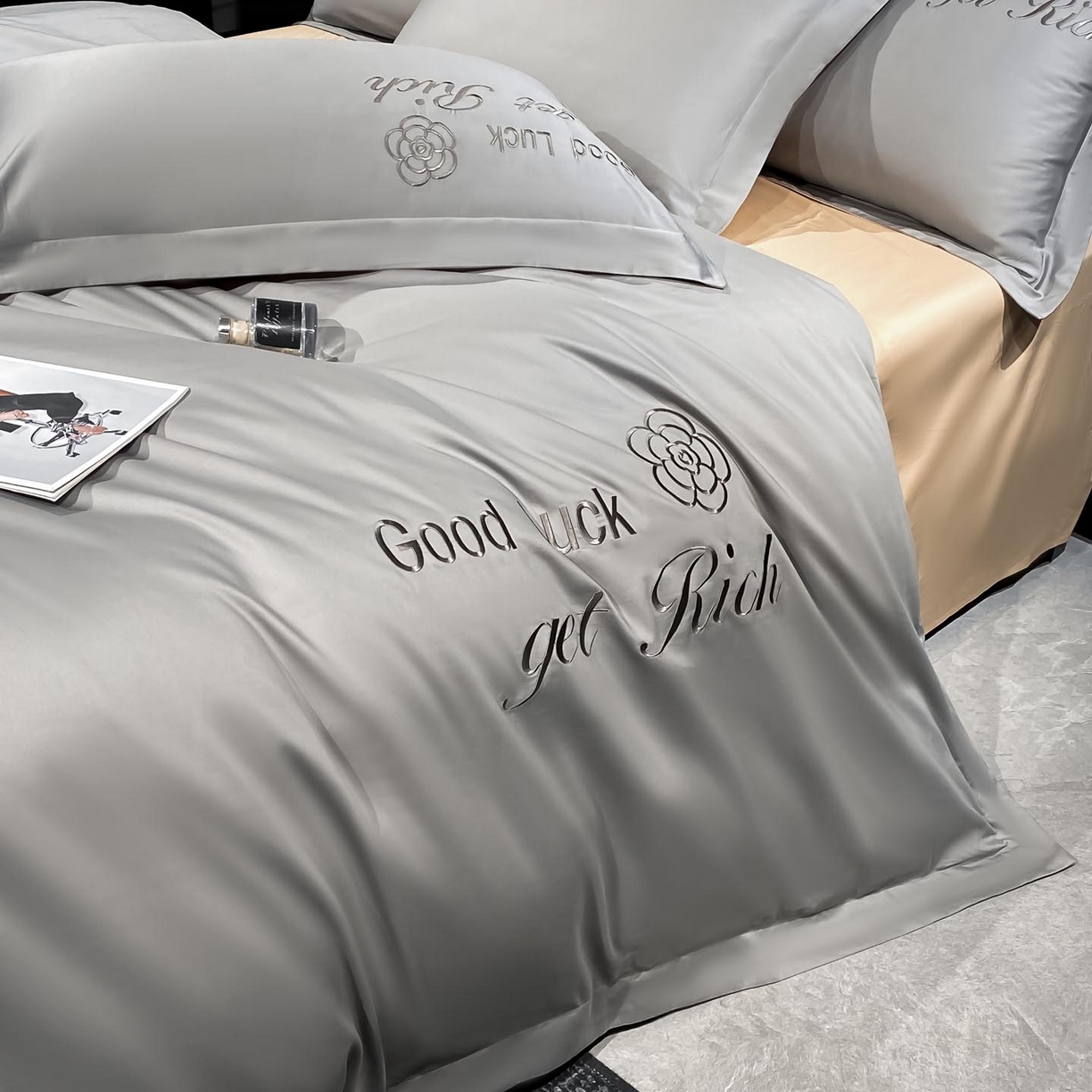 91家纺网 家纺一手货源 找家纺 润锦云 2026新款100s全棉长绒棉纯棉刺绣四件套-如愿 如愿-典雅灰+香槟金