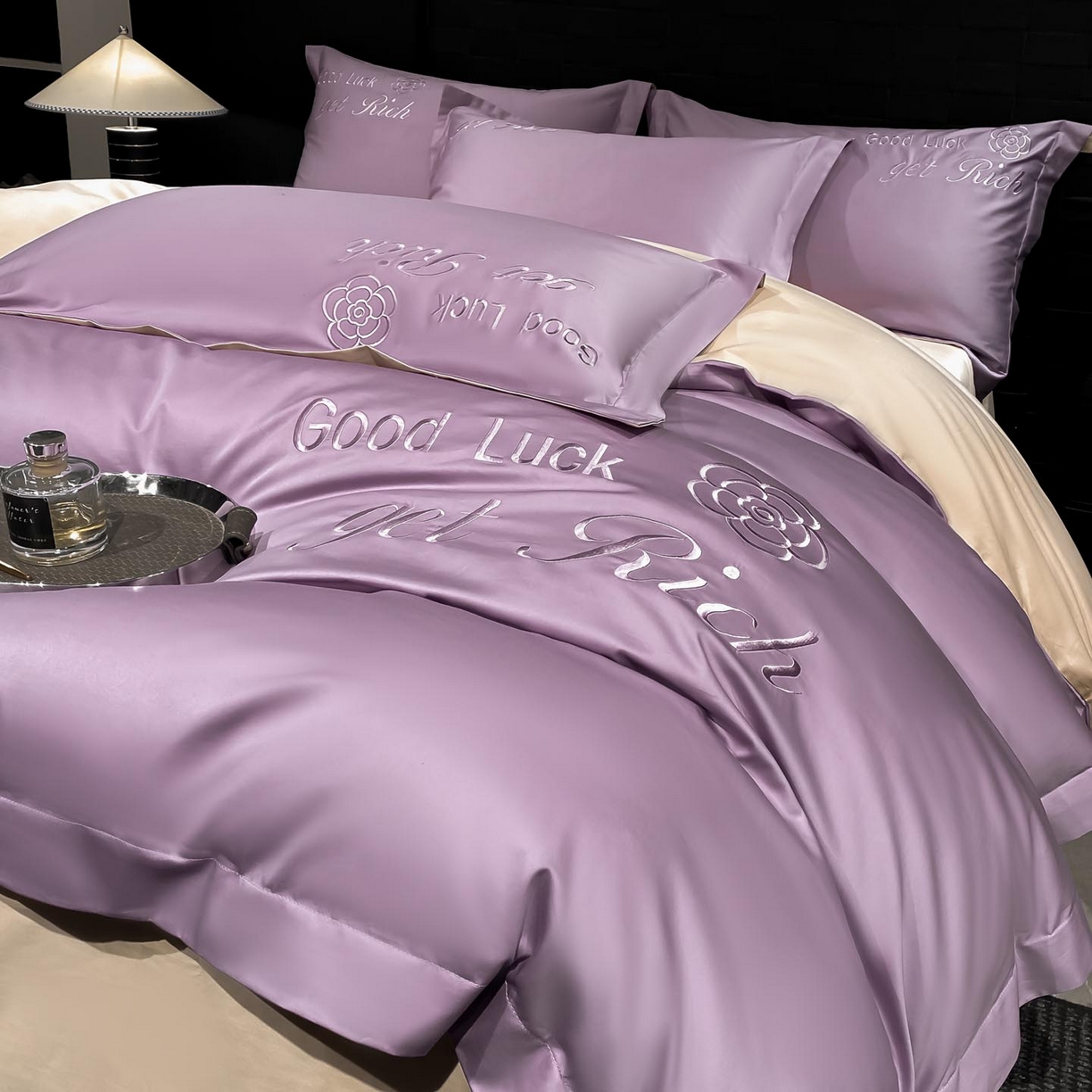 91家纺网 家纺一手货源 找家纺 润锦云 2026新款100s全棉长绒棉纯棉刺绣四件套-如愿 如愿-香芋紫+香槟金