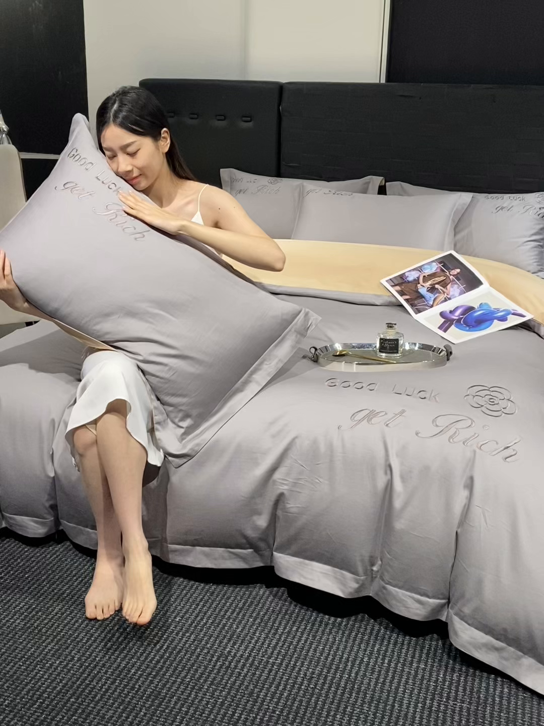 91家纺网 家纺一手货源 找家纺 润锦云 2026新款100s全棉长绒棉纯棉刺绣四件套-如愿 如愿-典雅灰+香槟金