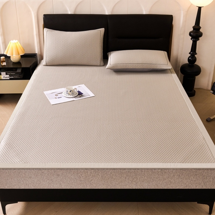 91家纺网 家纺一手货源 找家纺 梵克保罗 2026春夏新款PE中分子凉席三件套纯色平铺豆豆席凉席席子-四叶草系列 四叶草-香槟金